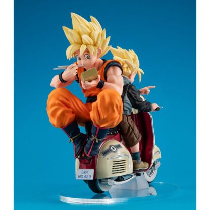 Dragon Ball Z - Super Saiyan Son Goku & Super Saiyan Son Gohan & Motorbike Diorama figuuri